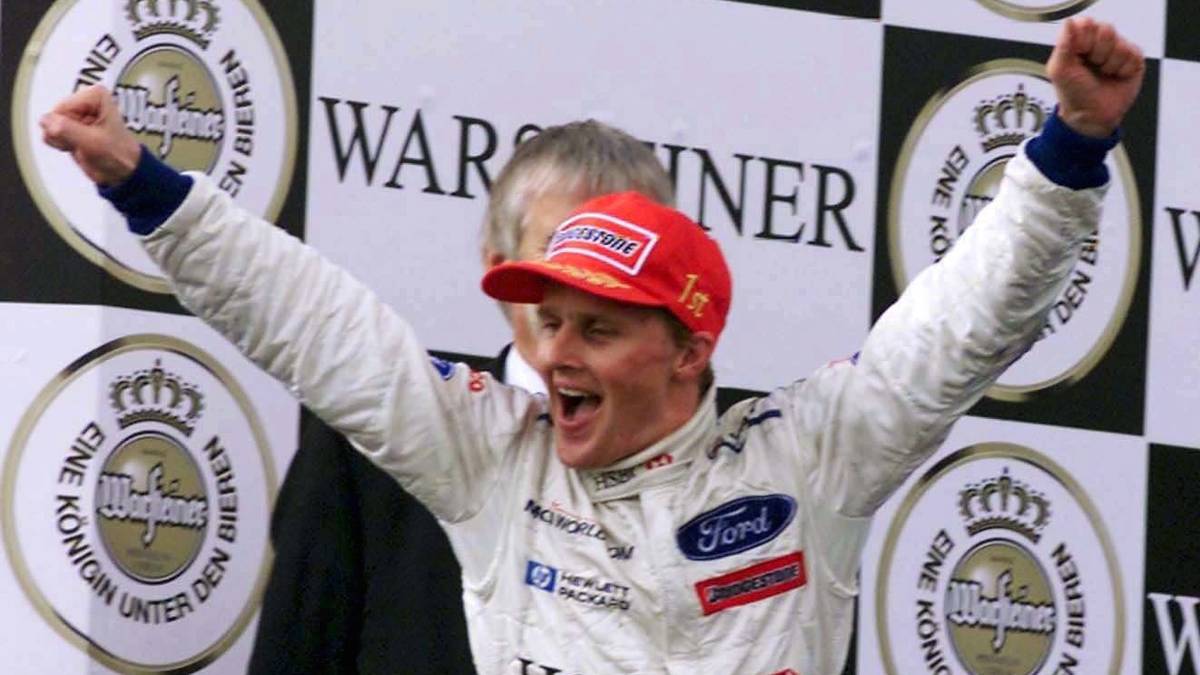 Auch die zweite traditionsreiche Formel-1-Strecke in Deutschland darf bereits einen Sensationssieger feiern: JOHNNY HERBERT fährt von Startplatz 14 aus am Nürburgring 1999 zum Sieg