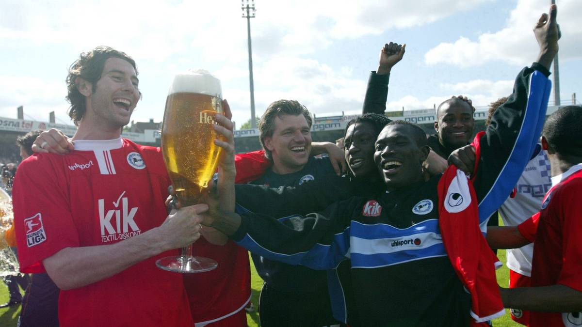 PLATZ 2 - sieben Mal aufgestiegen: Arminia Bielefeld (1970, 1978, 1980, 1996, 1999, 2002, 2004)