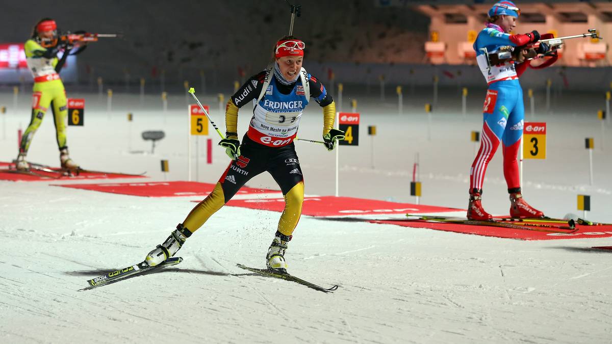 Nachdem Dahlmeier bei der Junioren-WM 2013 in Obertilliach mit drei Gold- und einer Silbermedaille zur erfolgreichsten Teilnehmerin wird, nominiert sie der DSV für die wenig später stattfindende WM in Nove Mesto