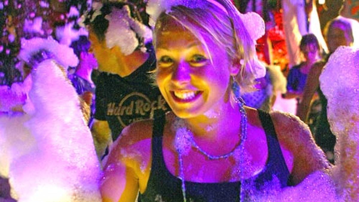 Als Party-Gast ist die hübsche...