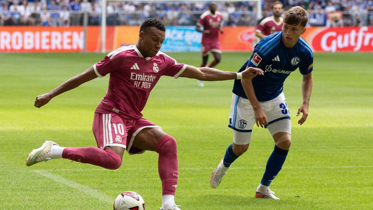 Kylian Mbappé (l.) in Aktion