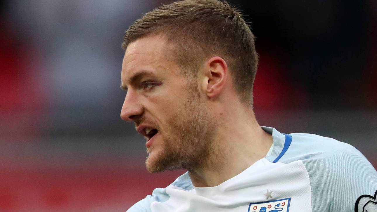 Netz lacht über Vardys „Eyeliner“