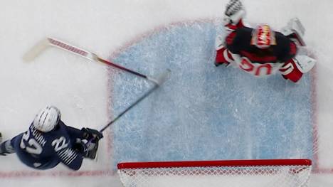 Bereits vor der Eröffnungsfeier ist bei den Olympischen Spielen viel los. Lindsey Vonn trotzt ihrem Kreuzbandriss, US-Rapper Snoop Dogg probiert sich im Curling und beim Damen-Eishockey kommt es zu einem dreisten Diebstahl.