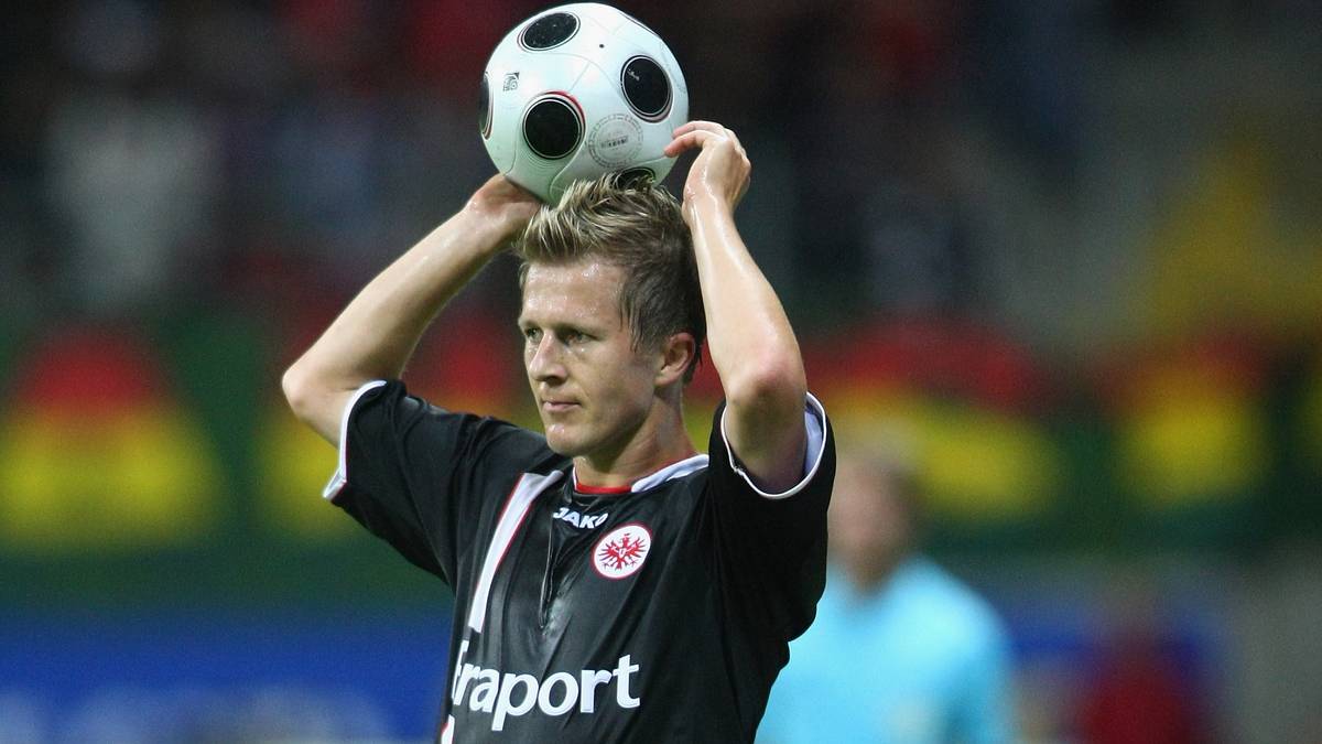 PLATZ 9 CHRISTOPH SPYCHER: Der einzige Ausländer dieser Liste kommt aus der Schweiz und ist in der dortigen Super League mit elf Toren um einiges torgefährlicher als in der Bundesliga. Für Eintracht Frankfurt gelang Spycher in 129 Spielen dieses Kunststück nie