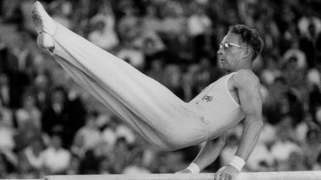 Helmut Bantz am Barren bei den Deutschen Meisterschaften im Mai 1959