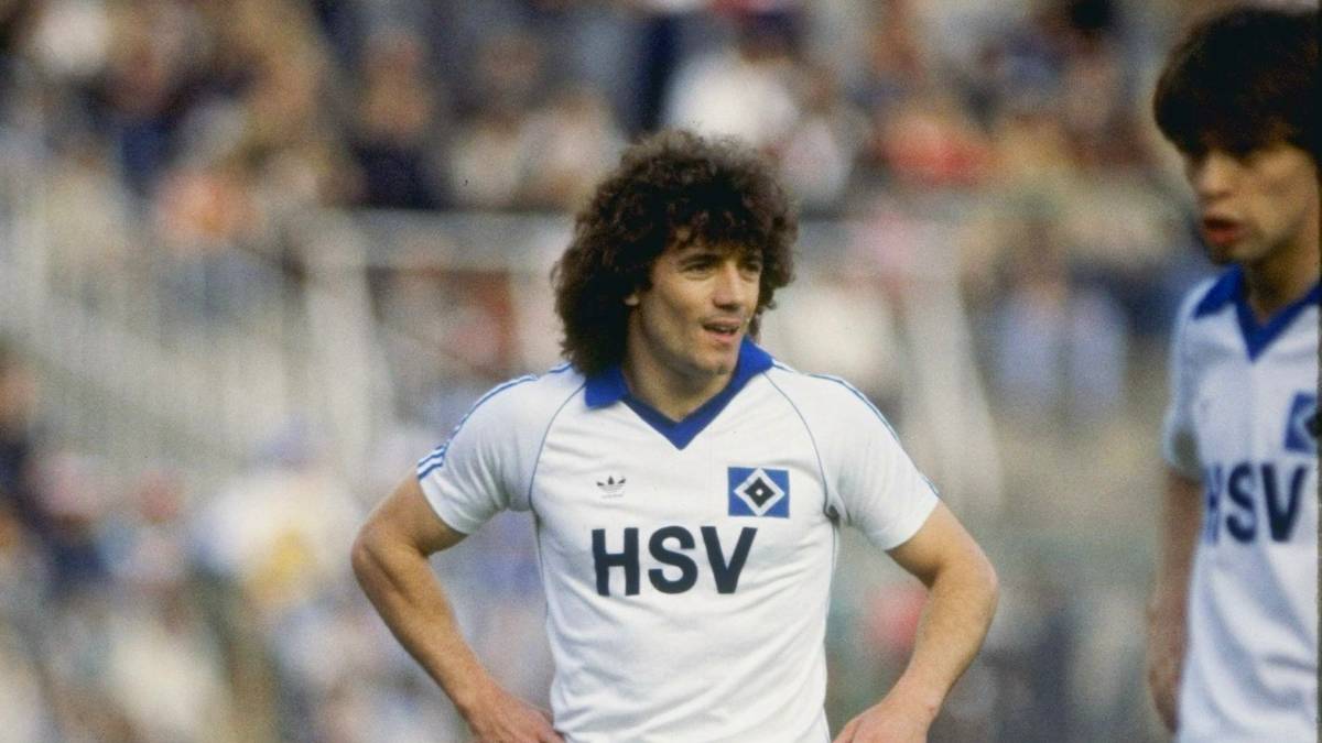 1978: KEVIN KEEGAN (England/Hamburger SV): In Liverpools siegreicher Mannschaft des Vorjahres ist Keegan noch der Superstar, danach wechselt er nach Hamburg. Mit dem HSV wird er nur Zehnter, macht vergleichsweise bescheidene zwölf Tore. Seine Auszeichnung ist wohl eher seinen Leistungen zuvor mit Liverpool zu verdanken