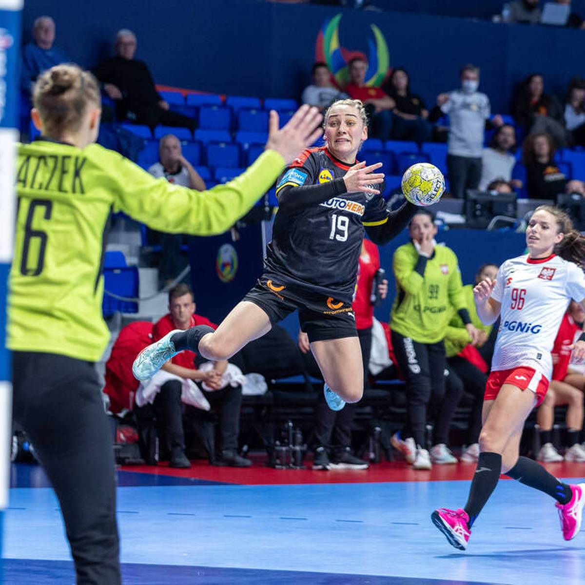Handball-EM Frauen 2022 Deutschland schlägt Polen zum Auftakt knapp