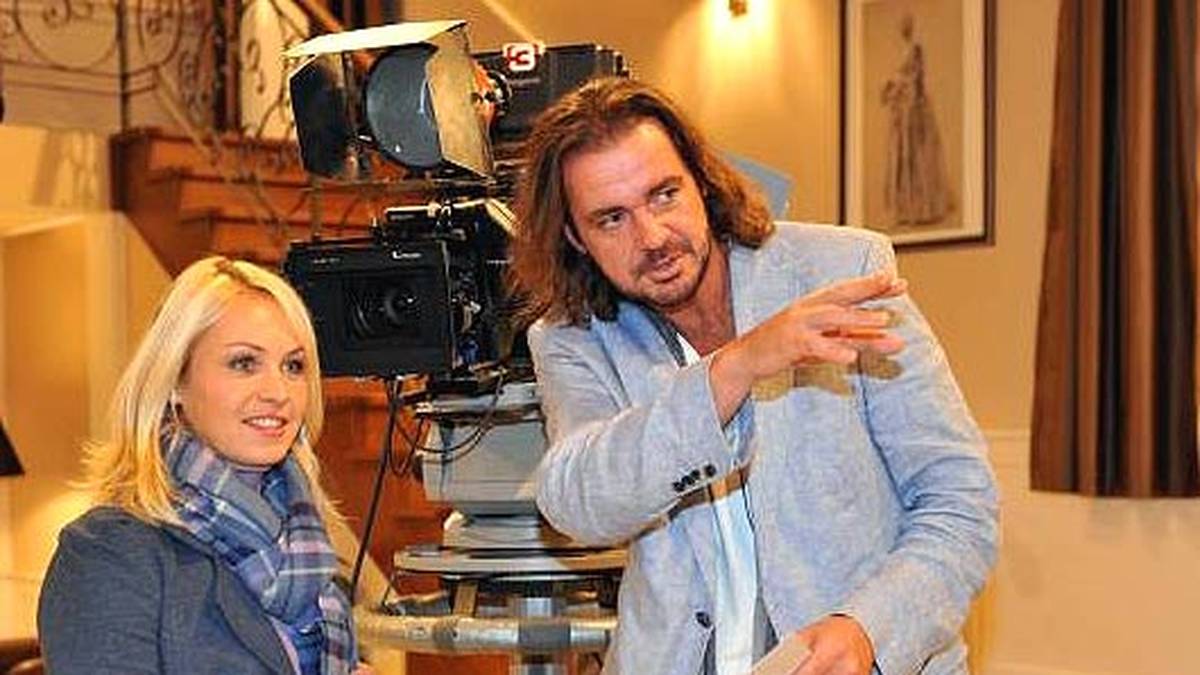 Das sie auch abseits der Piste glänzen kann, beweist sie bei einer Gastrolle in einer TV-Soap