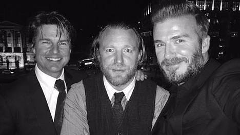 David Beckham posiert mit Tom Cruise und Guy Ritchie.