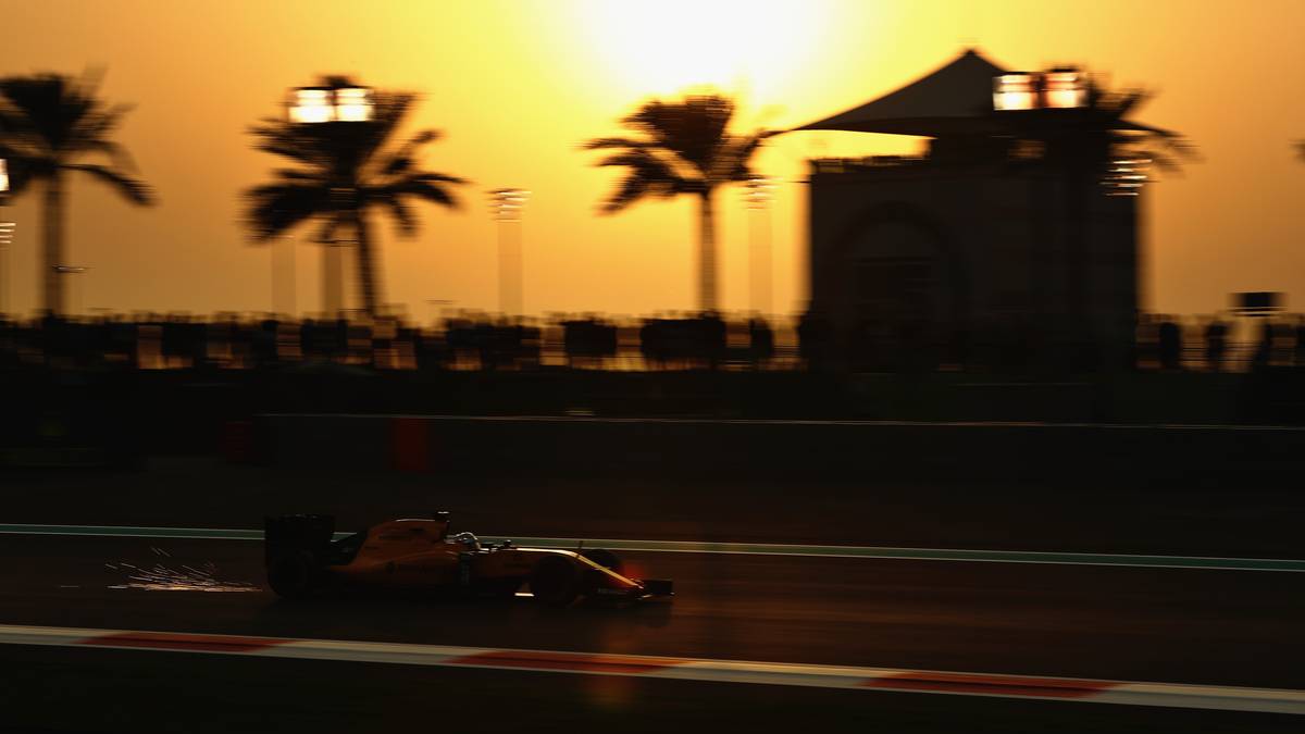 Vorentscheidung unter traumhafter Kulisse: In Abu Dhabi kämpfen die Titelrivalen Nico Rosberg und Lewis Hamilton um die beste Ausgangsposition für das Rennen