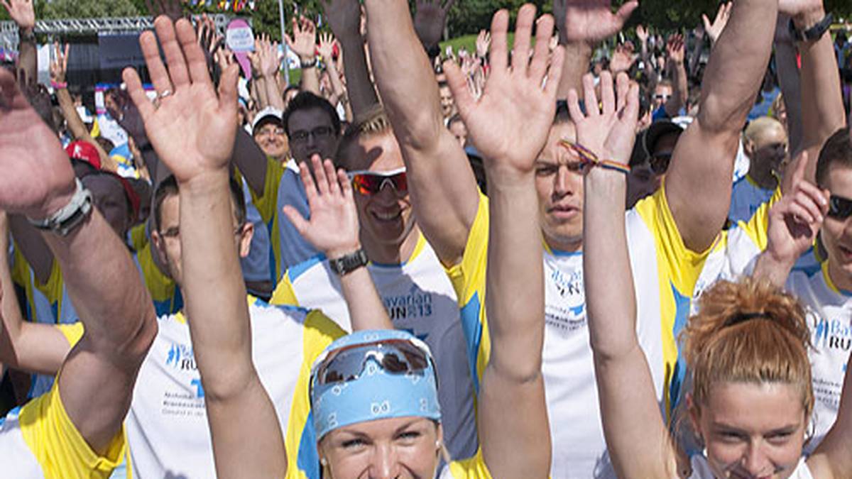Auch nach ihrer aktiven Zeit verschwindet Neuner nicht von der Bildfläche. Sie wirbt für eine Krankenkasse und fordert die Bevölkerung zu mehr Bewegung auf