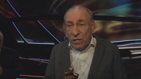 Eintracht Frankfurt ist die Mannschaft des Jahres! Präsident Peter Fischer nahm den Preis stellvertretend entgegen und bedankte sich überschwänglich bei Laudator Sebastian Vettel.