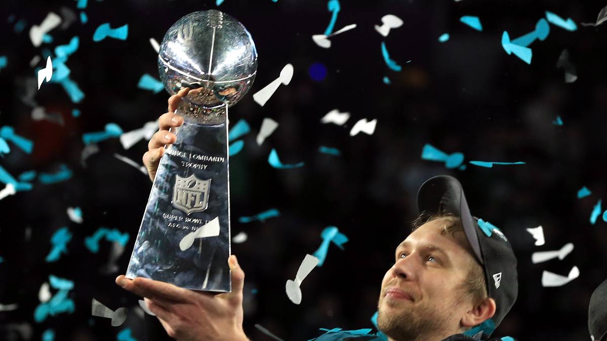 Die Mannschaft um Quarterback Nick Foles, der den verletzten Carson Wentz glänzend ersetzt, sichert der Franchise den ersten Super-Bowl-Sieg ihrer Geschichte. Mit 1151 Yards stellen beide Teams zusammen einen neuen Fabelrekord auf