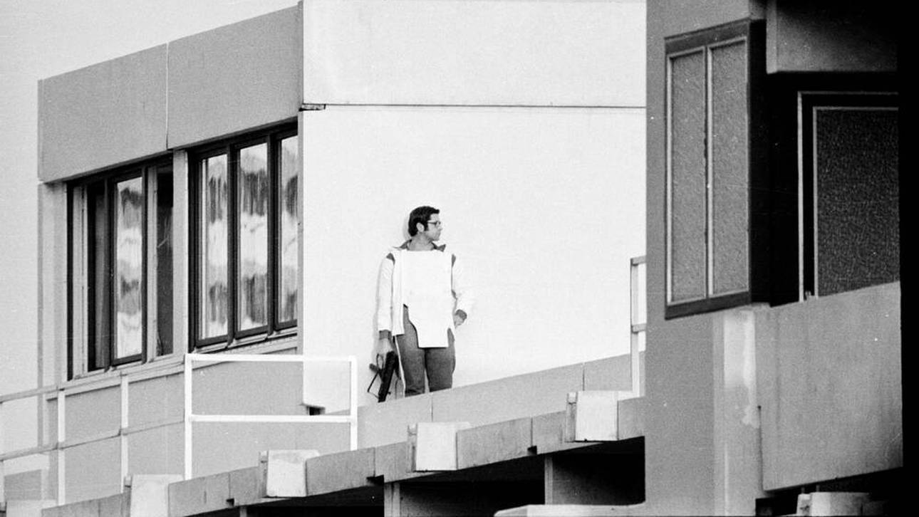 Scharfschützen gingen auf den Dächerrn im Olympischen Dorf in Stellung