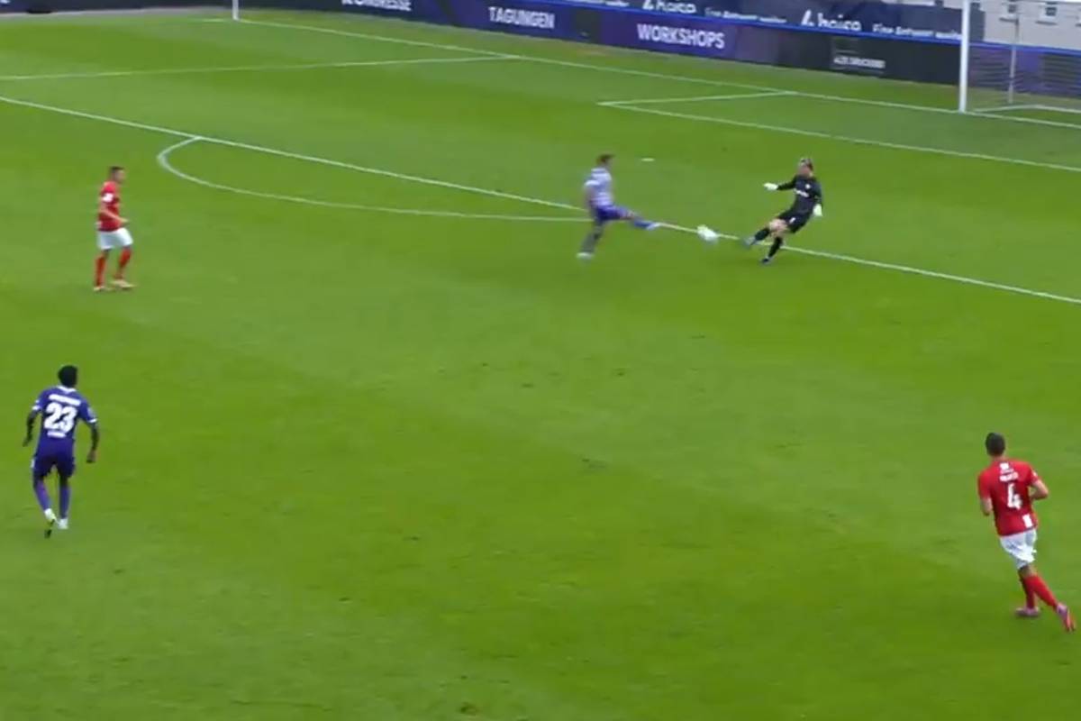 Havelses Keeper Tom Opitz leitet mit einem Fehler den Auswärtssieg des VfL Osnabrück ein. Die Erleichterung bei den Gästen ist groß.