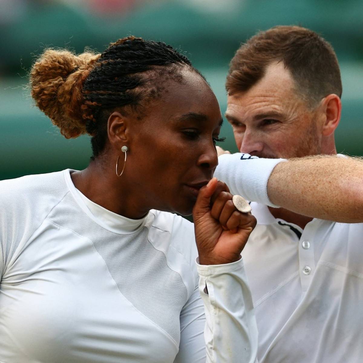 Die fünfmalige Einzel-Siegerin Venus Williams hat im Mixed-Wettbewerb von Wimbledon gemeinsam mit Jamie Murray das Achtelfinale erreicht.