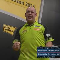 Enger Fight der Darts-Ikonen! Hier ringt MvG Barney nieder