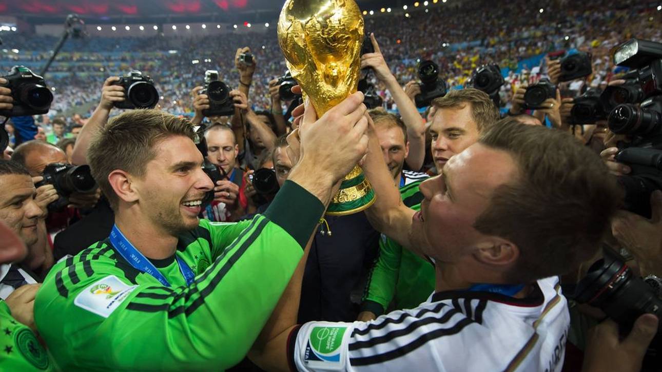 Ron-Robert Zieler (l., mit Kevin Großkreutz) war 2014 dritter Torwart in Brasilien