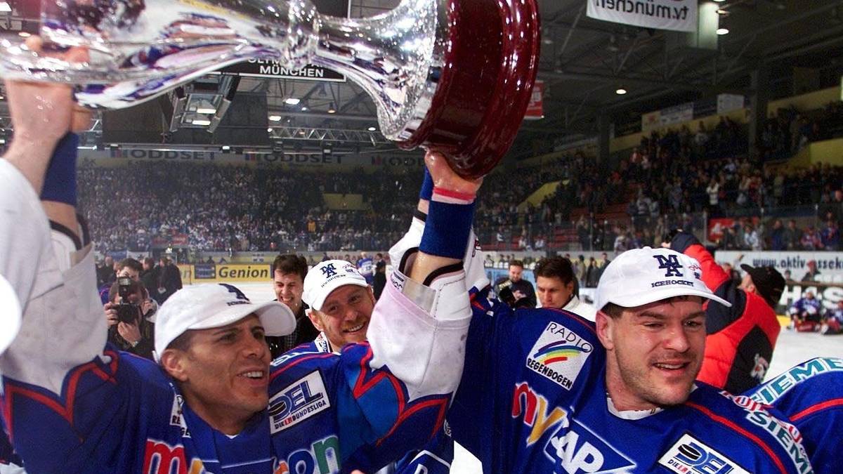 2000/01 - ADLER MANNHEIM - München Barons 3:1: Im darauffolgenden Jahr müssen sich die Barons jedoch den Adlern geschlagen geben