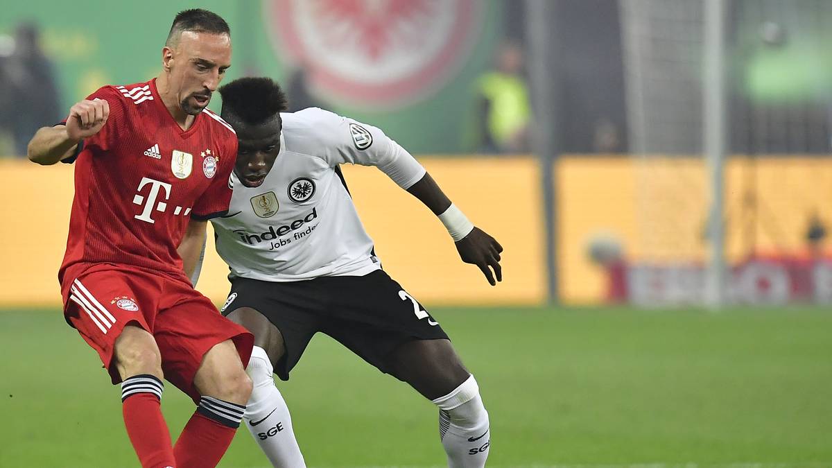 DANNY DA COSTA: Traf mit Ribery auf einen der unangenehmsten Gegenspieler, löste seine Aufgabe mit viel Einsatz und außerordentlich gut. Lieferte zudem die Vorlage zum 2:1 durch Rebic - SPORT1-Note: 2,5