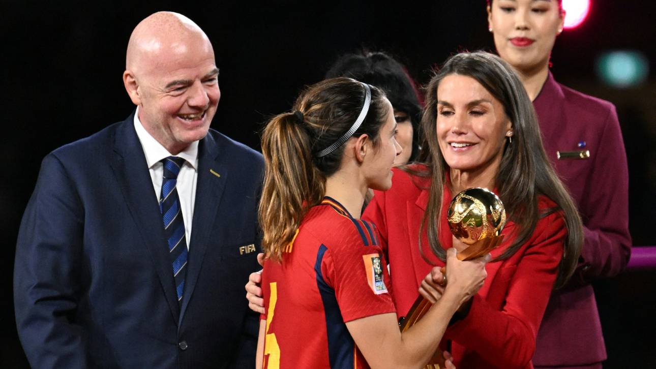 So sieht Infantino den Rubiales-Kuss