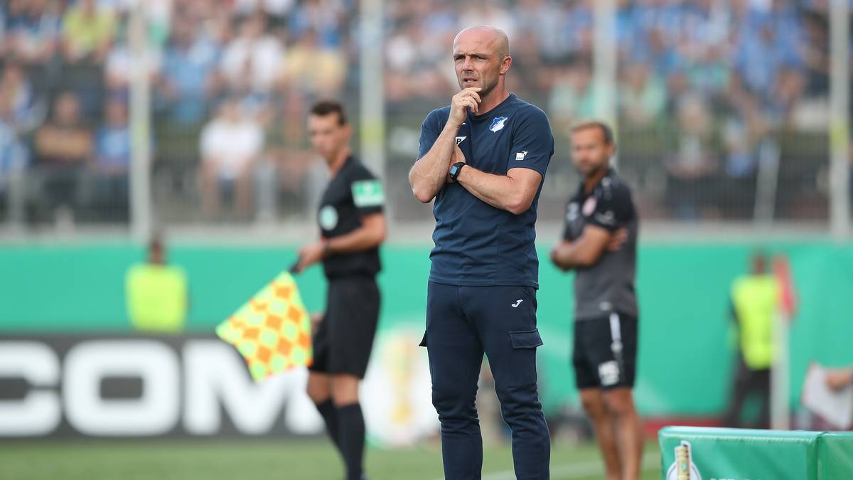 Platz 10 - TSG HOFFENHEIM: Der Abgang von Julian Nagelsmann wurde mit einem alten Bekannten aufgefangen. Alfred Schreuder war vor seinem Engagement als Co-Trainer bei Ajax in Hoffenheim tätig. Er steht nun vor der schweren Aufgabe, die Abgänge von Joelinton, Kerem Demirbay, Nico Schulz und Nadiem Amiri zu kompensieren