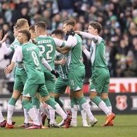 Werder Bremen beendet die Siegesserie des VfL Wolfsburg. Dabei bringt ein umstrittener Handelfmeter die Mannschaft der Stunde aus dem Tritt. 
