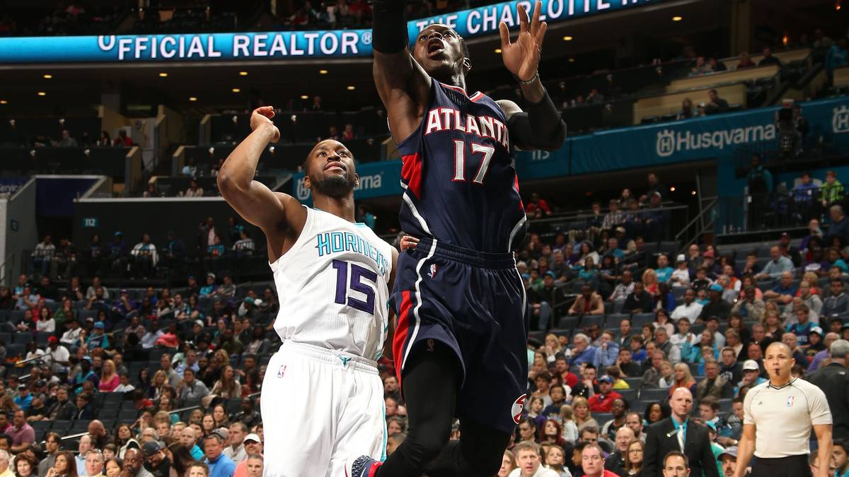 28. März: Dennis Schröder darf momentan richtig viel spielen. Weil die Atlanta Hawks sicher Erster der Eastern Conference sind, werden gegen die Charlotte Hornets alle Starter geschont. Schröder nutzt das zum nächsten Double-Double