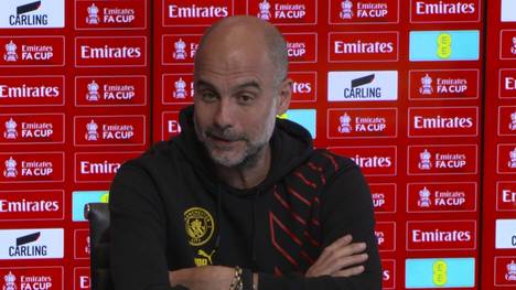 Vor dem historischen FA-Cup-Finale zwischen Manchester City und Manchester United appellierte Trainer Pep Guardiola an die Fans. Er hofft, dass sich alle benehmen und trotzdem Spaß haben.