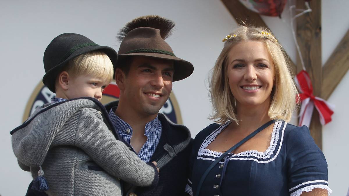 Philipp Lahm mit Frau Claudia und Sohn Julian