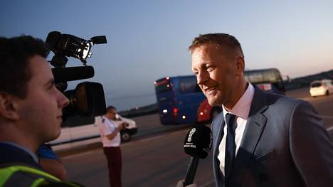 Islands Trainer Heimir Hallgrimsson irrt sich bei der WM-Anreise im Bus