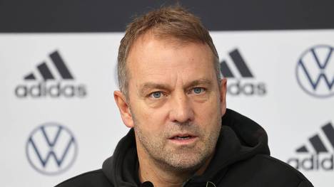 Bundestrainer Hansi Flick äußert sich zu den Problemen des FC Bayern. Der ehemalige Trainer des Rekordmeisters sieht keinen Grund zur Beunruhigung.