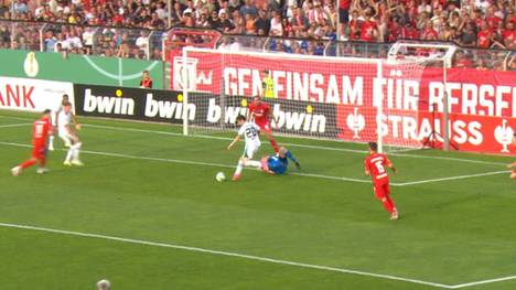 Borussia Mönchengladbach setzt sich mit einem Torspektakel gegen Fünftligist TuS Bersenbrück durch. Dabei machen die Neuzugänge einen besonders guten Eindruck.