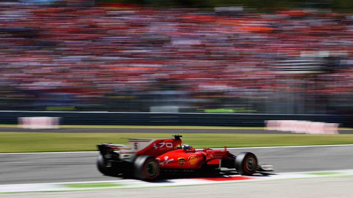 Sebastian Vettel tankt sich zwar bis auf Rang drei durch, hat dann aber keine Chance, die beiden Mercedes zu überholen