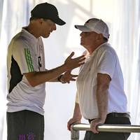 Bayern-Coach Thomas Tuchel wehrt sich gegen die jüngste Kritik von Uli Hoeneß. Der 50-Jährige reagiert mit Unverständnis - und schießt zurück. Später legt er nach.