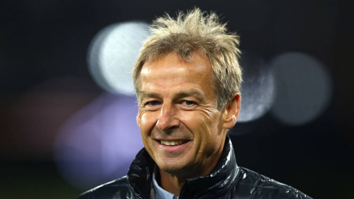 Mit Klinsmann sollte es besser werden - und es wurde punktetechnisch durchaus besser. Seine Bilanz ist mit drei Siegen, drei Unentschieden und vier Niederlagen in zehn Spielen ziemlich ausgeglichen. Mit seiner Trainertätigkeit ist nun aber vorerst Schluss