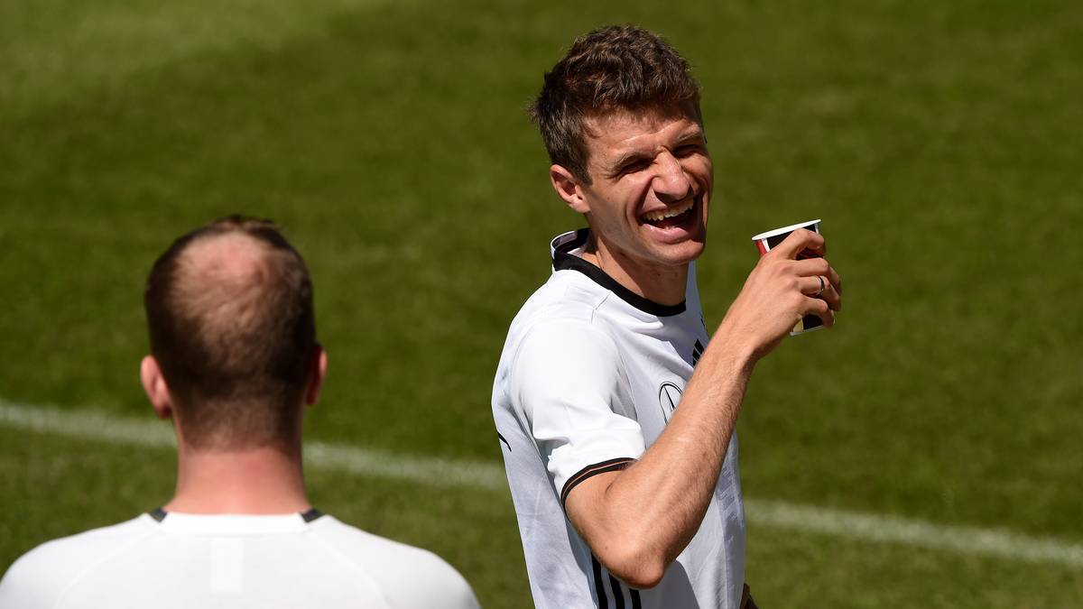 ...holt sich dann seine verdiente Belohnung ab und hat natürlich noch Zeit für ein Späßchen