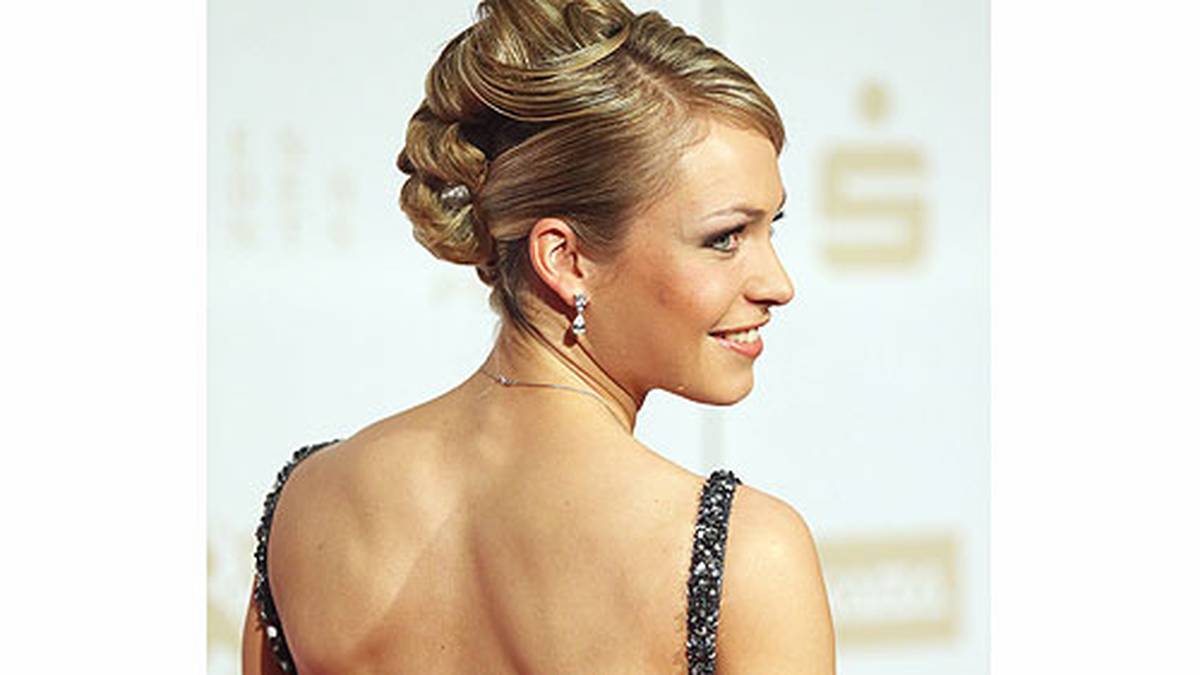 Bürgerlich heißt sie nun tatsächlich Magdalena Holzer. Im November 2016 kommt dann auch ein Sohn zur Welt. Er heißt wie sein Vater: Josef