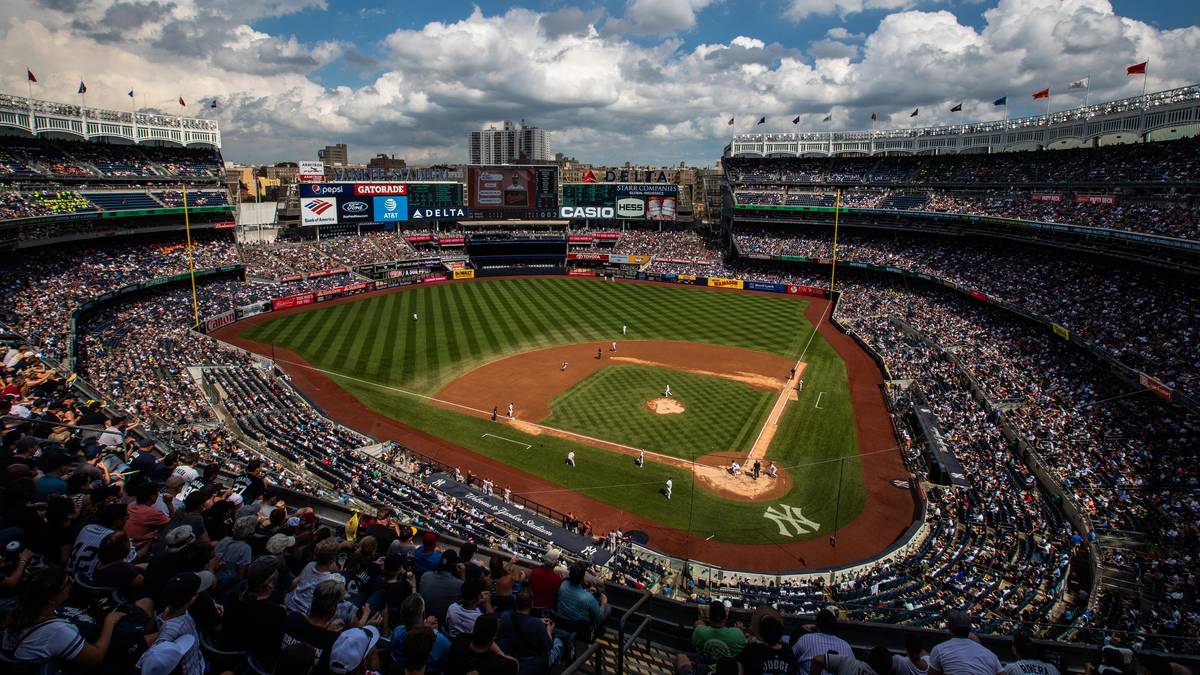 Das Yankee Stadium beherbergt das populärste Baseball-Team der Welt, die New York Yankees. Die Fassade des Stadions ist mit Granit verblendet. Auch sonst erinnert die Architektur der 2009 eröffneten Arena stark an das alte Stadion