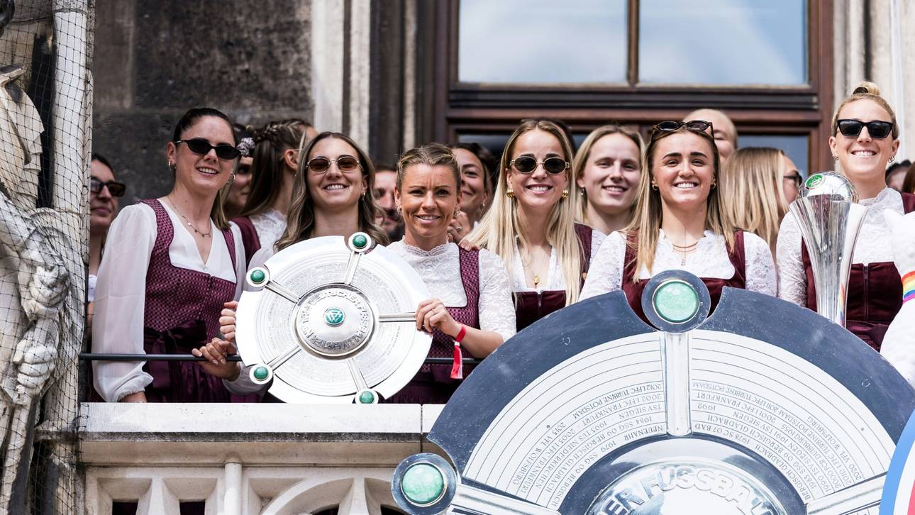 Bayern-Frauen feiern Double-Party in München