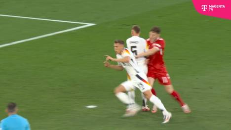 Deutschland geht im Achtelfinale der UEFA EURO 2024 gegen Dänemark vermeintlich in Führung. Doch Nico Schlotterbecks Tor wird wegen eines Schubsers von Joshua Kimmich nicht gegeben.