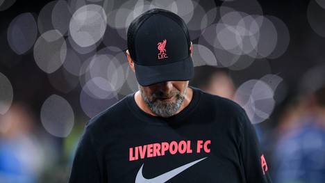 Für den peinlichen Auftritt in Neapel hat sich Jürgen Klopp bei den Liverpool-Fans entschuldigt. Trotz des holprigen Saisonstarts sitzt der LFC-Trainer weiter fest im Sattel.