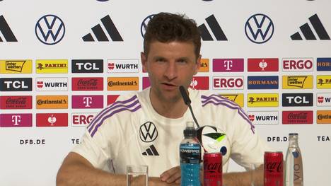 Auf einer Pressekonferenz sorgt Nationalspieler Thomas Müller für einen Lacher. Der 34-Jährige spricht über seine intensivste Party.