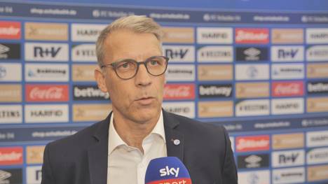 Auf der Mitgliederversammlung äußern sich Sportvorstand Peter Knäbel und Vorstandsvorsitzender Bernd Schröder zu den Schalker Zielen in den nächsten beiden Jahren. 