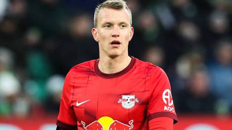 RB Leipzig droht im Spiel gegen Eintracht Frankfurt der Ausfall von Nationalspieler Lukas Klostermann. Auch die Situation um Christopher Nkunku bleibt angespannt.