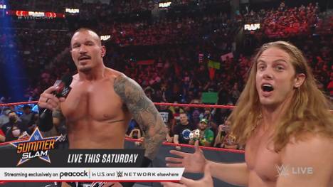 Bei WWE Monday Night RAW steht Riddle Randy Orton trotz dessen Attacke vergangene Woche bei. Nun greifen sie doch gemeinsam nach dem Tag-Team-Gold von AJ Styles und Omos.