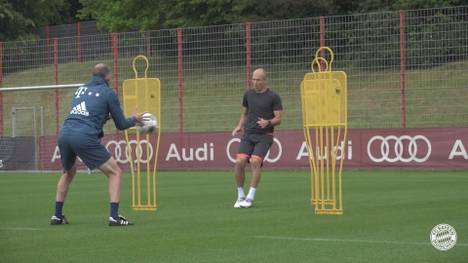 Arjen Robben ist seit Sommer Fußball-Rentner. Doch der Champions-League-Sieger von 2013 hält sich noch immer fit – diese Woche auf dem Trainingsgelände des FC Bayern München.