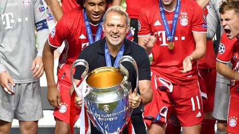 Beim Triple-Sieg des FC Bayern gab es für Trainer Hansi Flick einen besonderen, bewegenden Augenblick.
