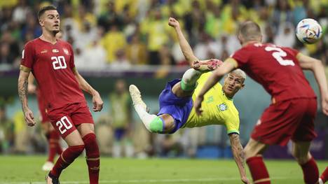 Für Brasilien beginnt die WM mit einem absoluten Traumstart. Die Selecao gewinnt das Auftaktspiel gegen Serbien mit 2:0. 