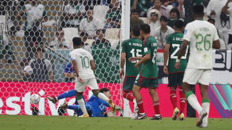 Mega-Spannung und ein Happy End für Mexiko. Die Gruppe C erlebt ein Herzschlagfinale mit Mexiko und Saudi-Arabien als Verlierer.